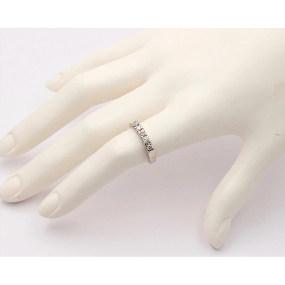 Vintage 5 stone Silver Tone Stackable wedding band size 8 Sparkly and gorgeous